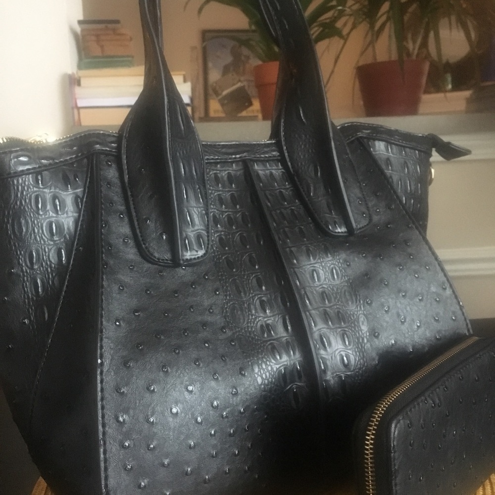 2pcs 100% Vegan Handbag!